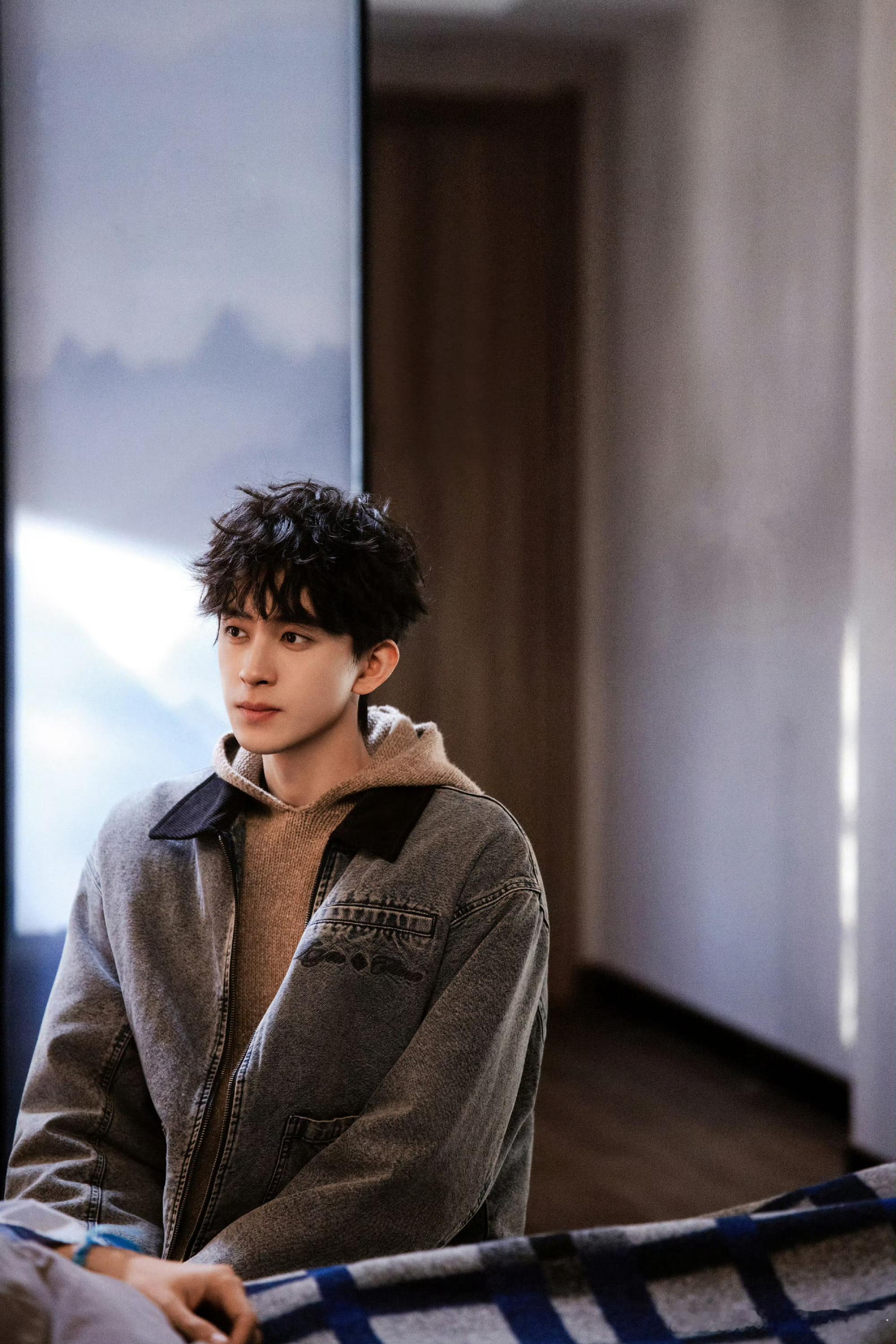 敖瑞鹏不二之臣最新营业图，卷毛岑森