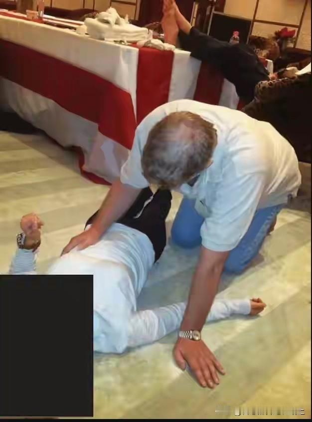 大部分富豪、政客都不是善茬
这就是人性，善茬也很难有钱有权