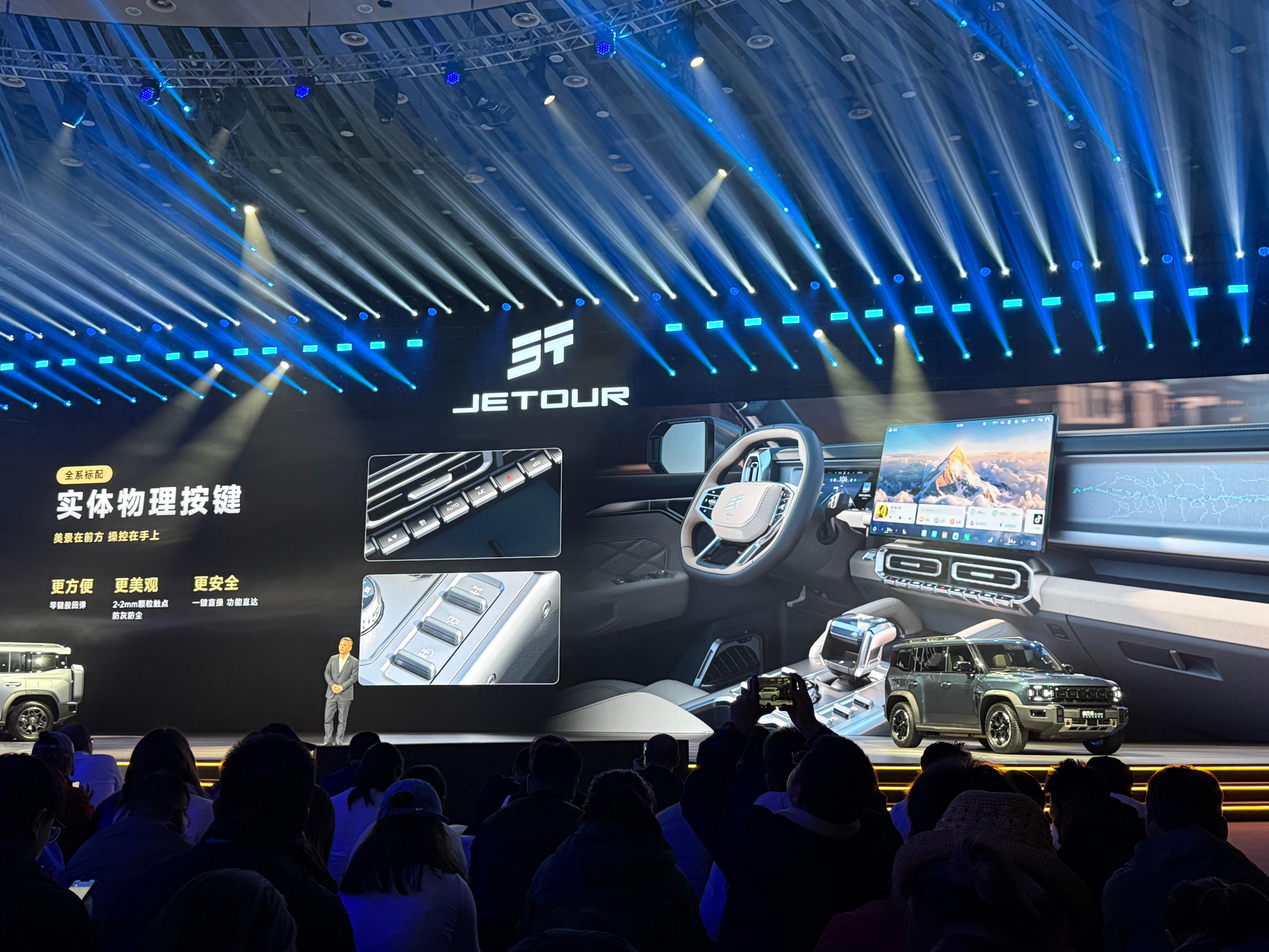 物极必反，过于追求中控屏幕集成的潮流或许过去了，现在越来越多的厂商正在回归内饰中