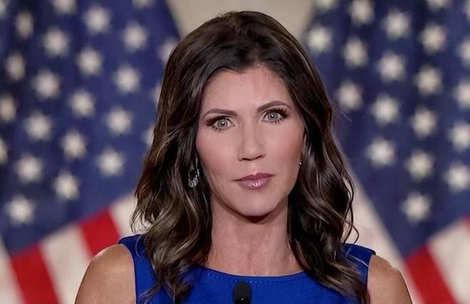 这老娘们儿真是狠人！220万的活儿，愣是敢报2.2亿，结果还一点事儿没有！🇺?