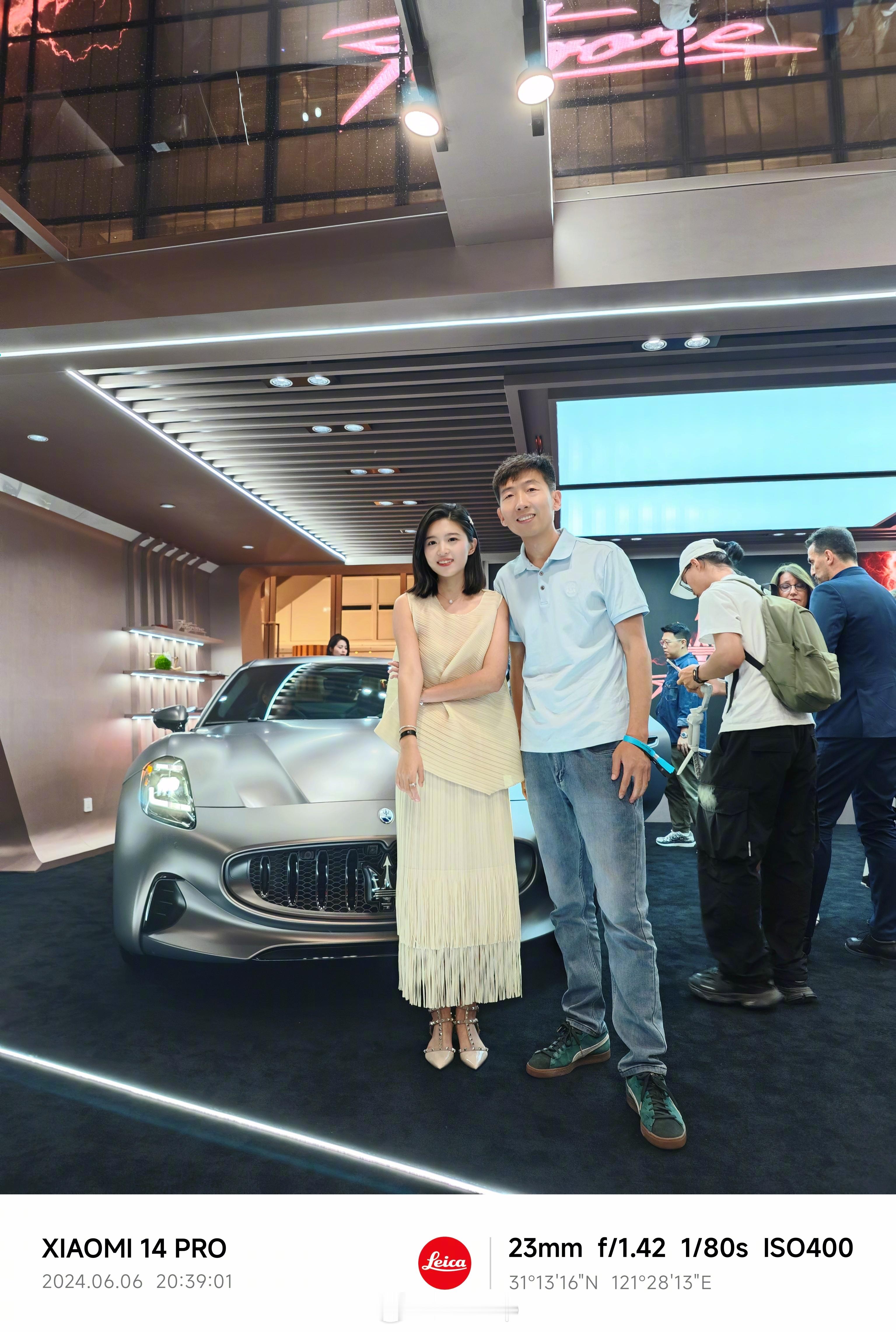 碰到女粉丝，真人比照片里还美。#东北电吹# ​​​