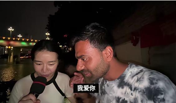 这个来中国穷游的印度人它们的目的是什么？仅仅是来看一下? 