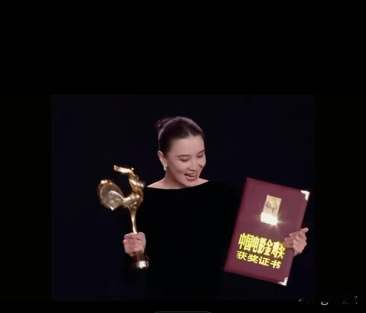 宋佳三次拿影后全是爆冷？打败甄嬛传宫二，金鸡奖到底啥标准？
 
宋佳三次摘得影后