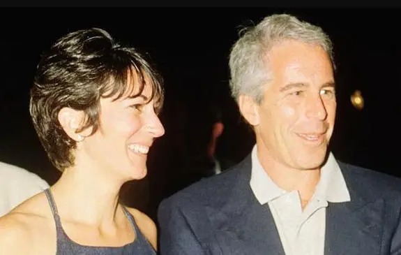 爱泼斯坦前女友接受美国国会质询当地时间9日，涉嫌性犯罪被捕，并于2019年8月死