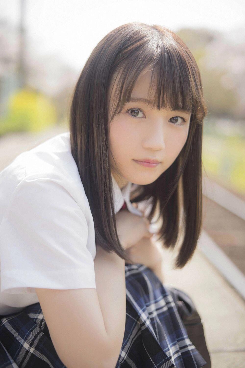 校园少女风，清新自然，青春洋溢