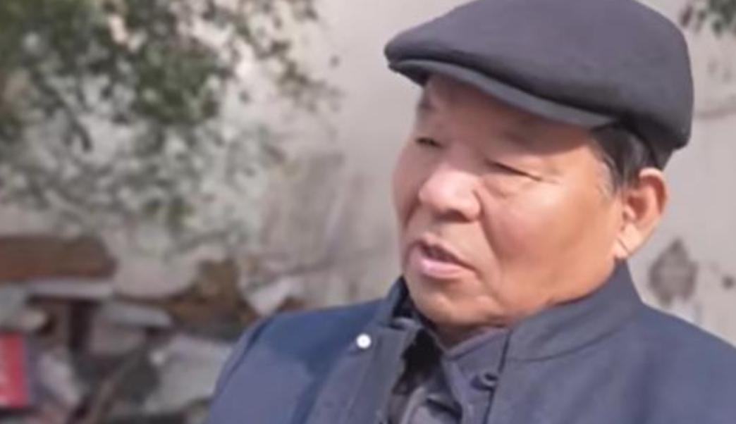  #父子上演十亿家产争夺战# 家族恩怨背后的利益纷争
 
家族恩怨往往隐藏着无数