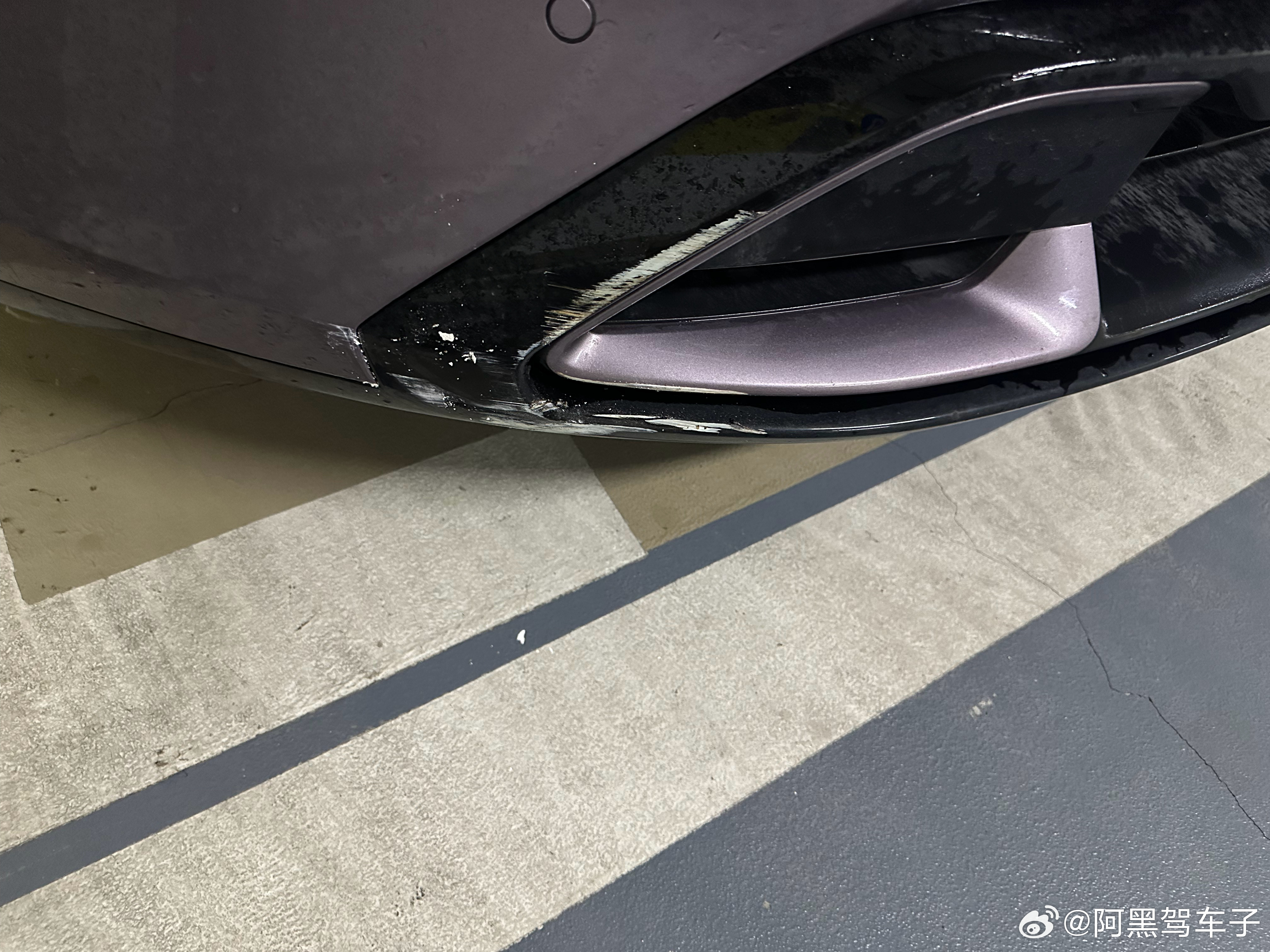 向右前打方向擦了Su7前唇，车头太长确实不好把握距离，但小米泊车预警做的也有点一