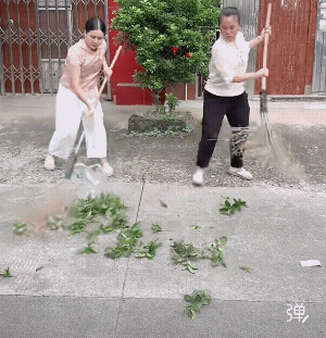 有吵架的力量，早就扫完了，邻里之间一定要相互包容![捂脸]