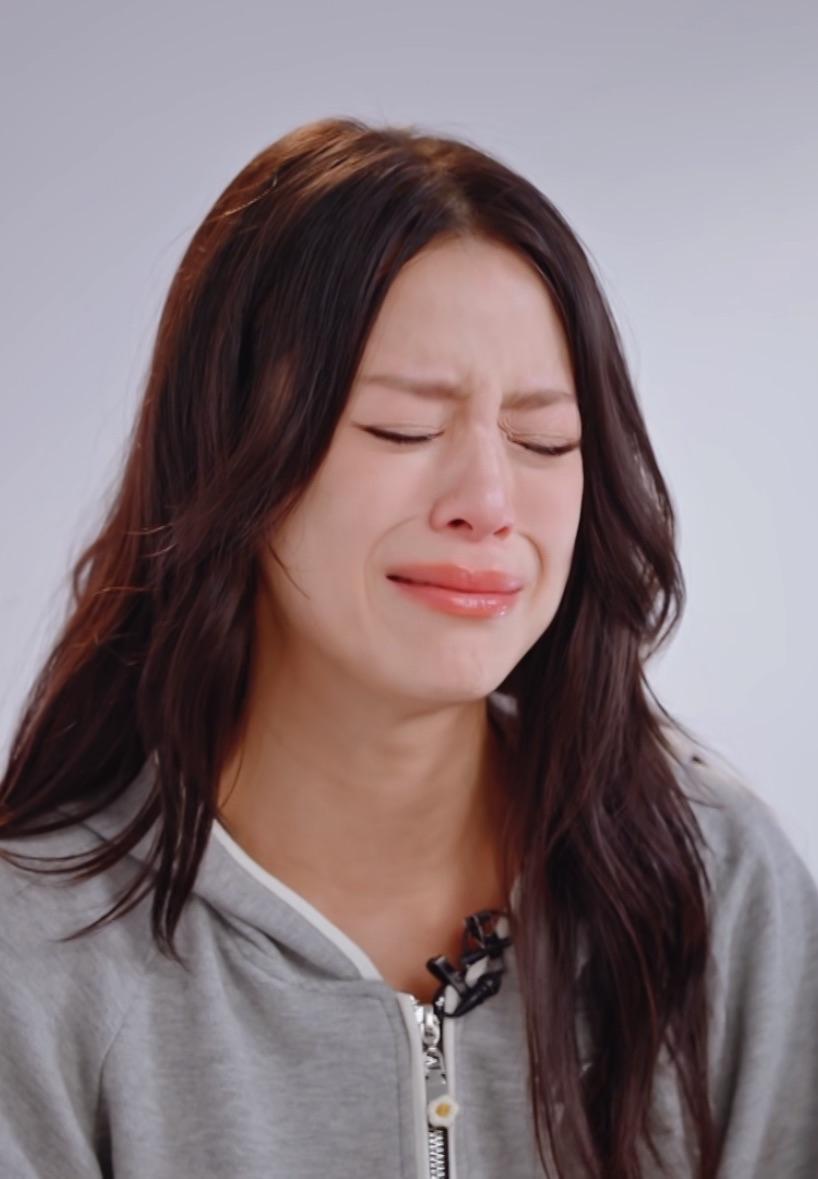 原来江语晨小考前一夜未睡，紧急接到通知：前夫要在次日开庭争夺两个孩子的抚养权，而