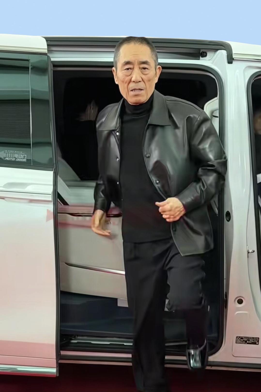 说起张艺谋，很多人可能会想到他和巩俐那段往事，但他现在的妻子陈婷，才是那个陪他过