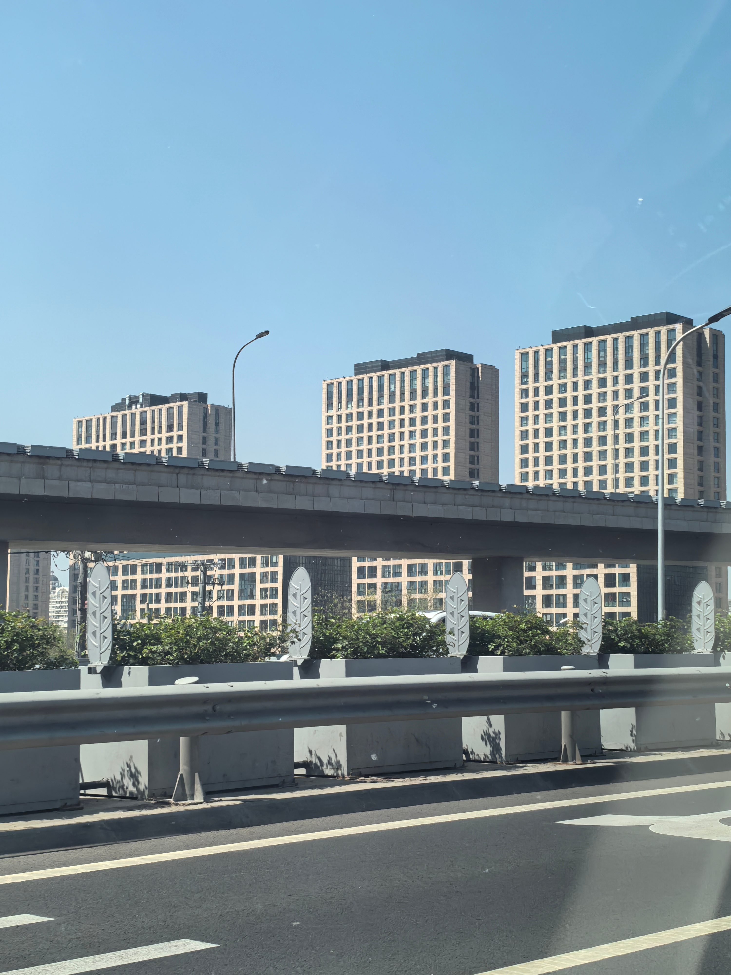 刚刚路过我女朋友杨幂她家了… 