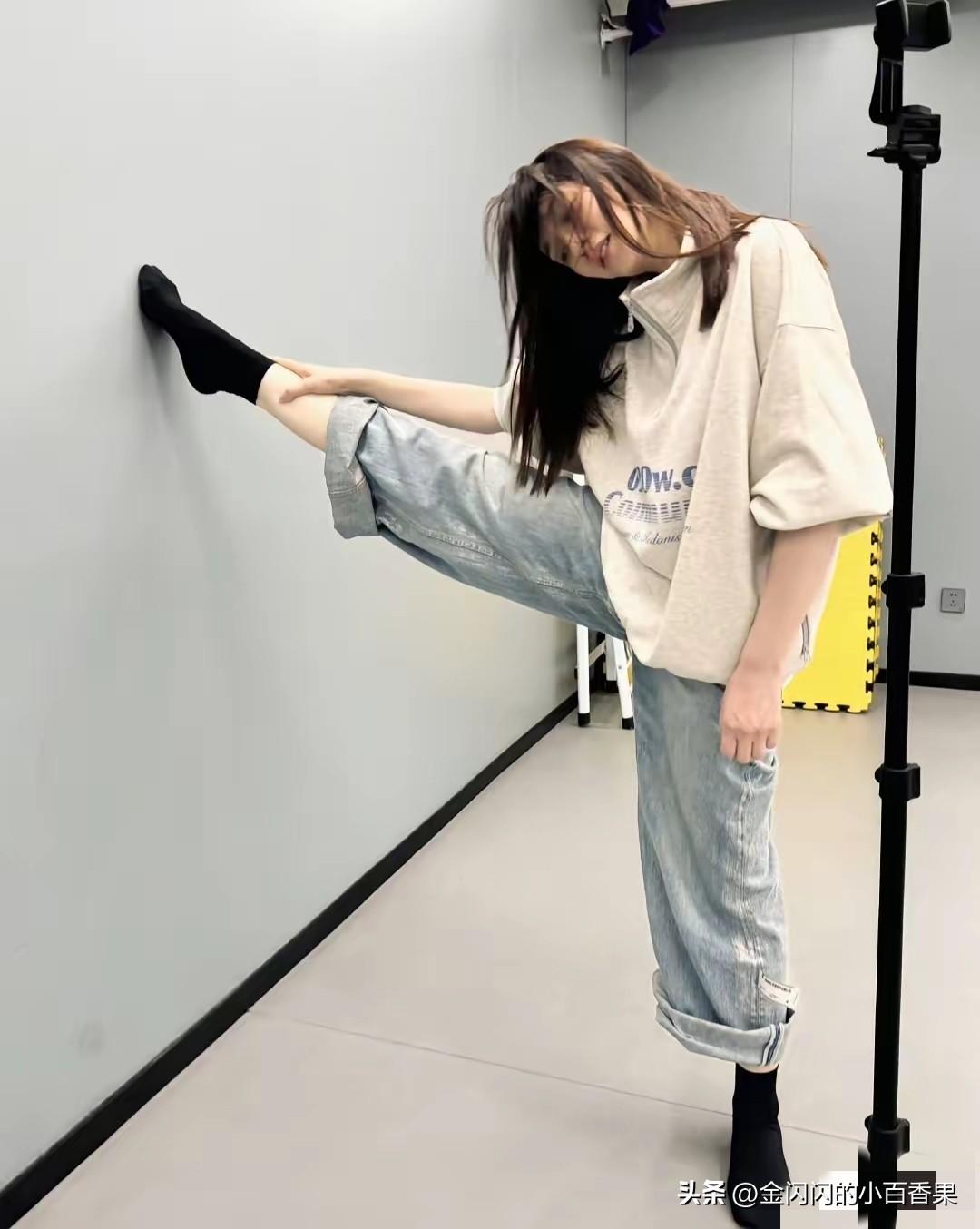 李小冉竟然敢参加2026浪姐，不知道这回会不会被骂，想当初和刘晓庆之间的网络矛盾