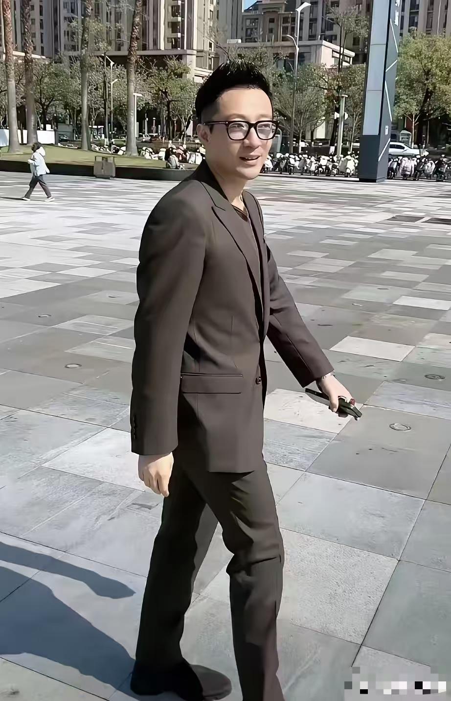 汪小菲要凉透了，不知道为什么那么喜欢娶湾湾女，一个好好的男人不娶本地淑女，却娶那