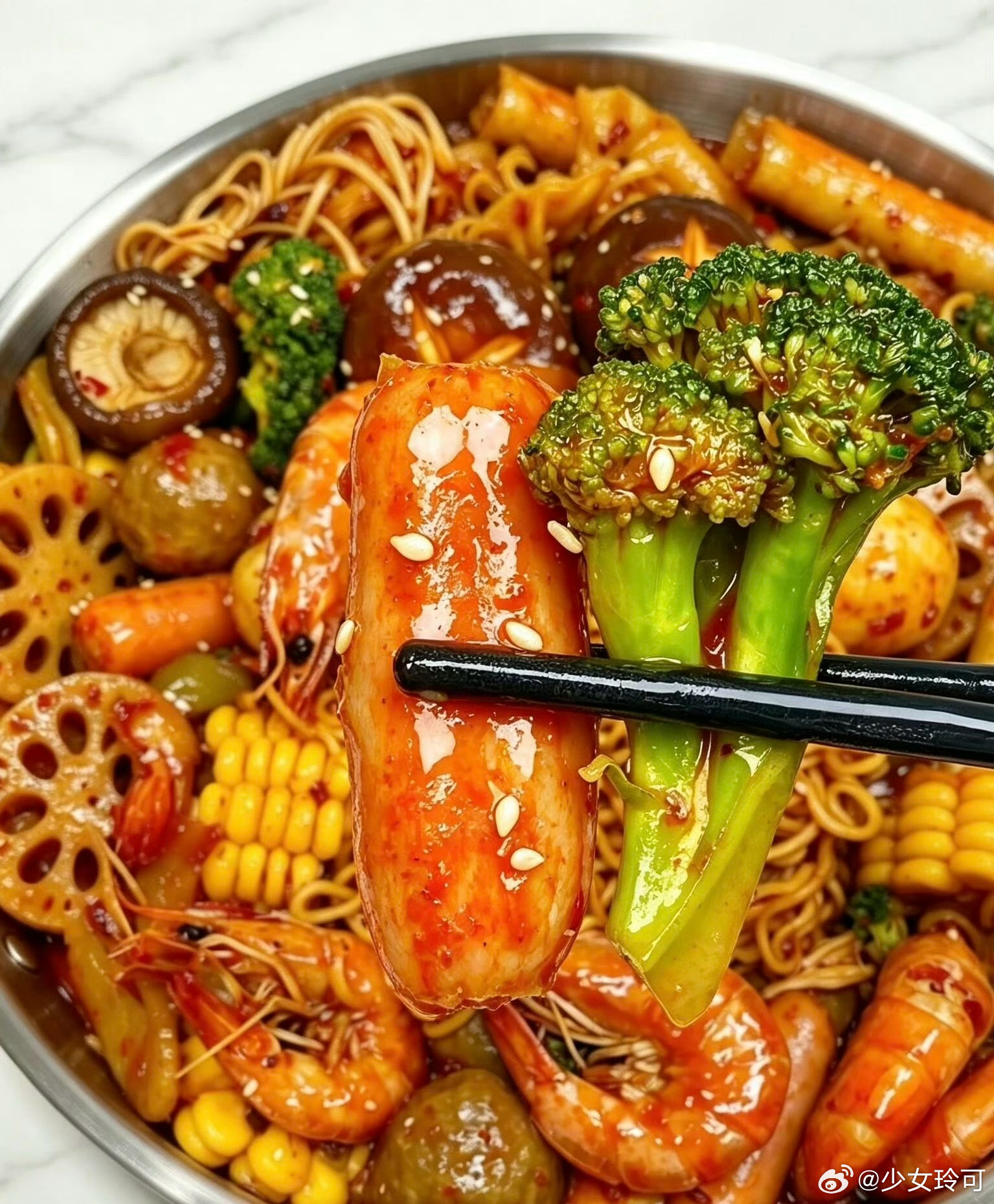 轻松做出好吃的麻辣拌一个火锅底料直接创造美味。 