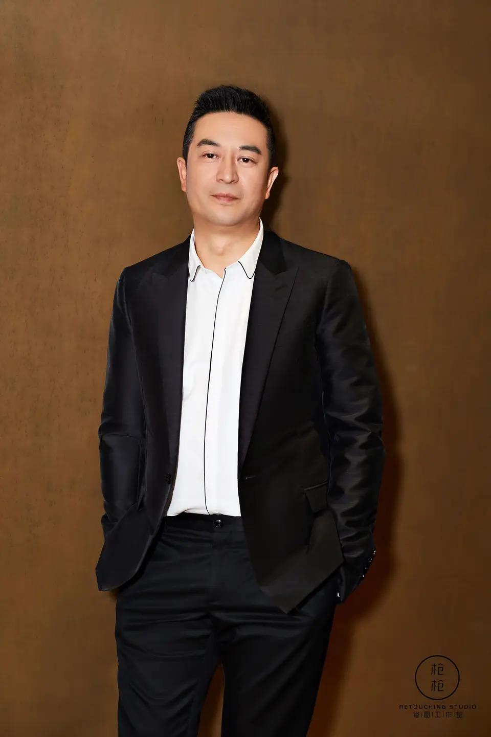 张嘉译是演艺圈的老戏骨给他的演技打几分我不好说。
但张嘉译确实是演绎圈最出色的实