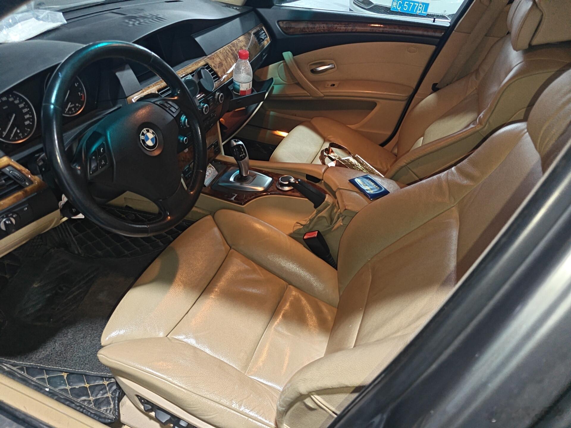 除了喇叭不响哪儿都响，两万块买辆十八年前的宝马，图啥？前两天帮粉丝验了一台宝马5