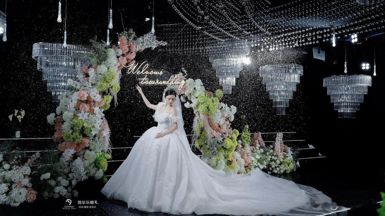 普通人办婚礼毫无意义

不骗你们，这两年我随了8次份子钱。看着台上新人像木偶一样