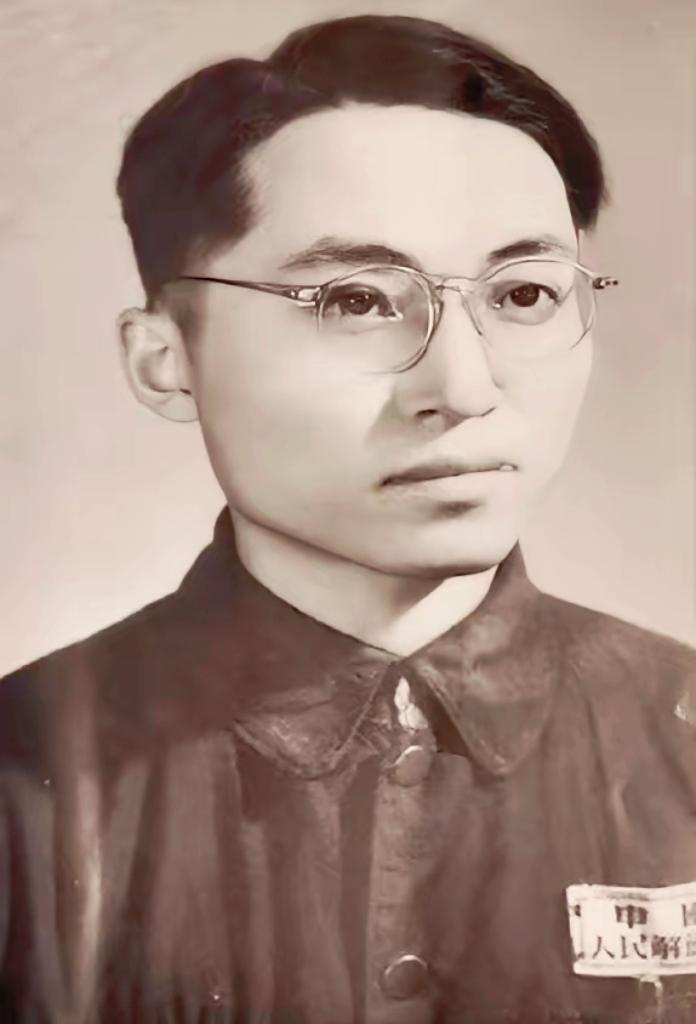 1952年，志愿军师长黄振荣回国治病，主治医生周兰说她与恋人潘田已失散8年。黄振