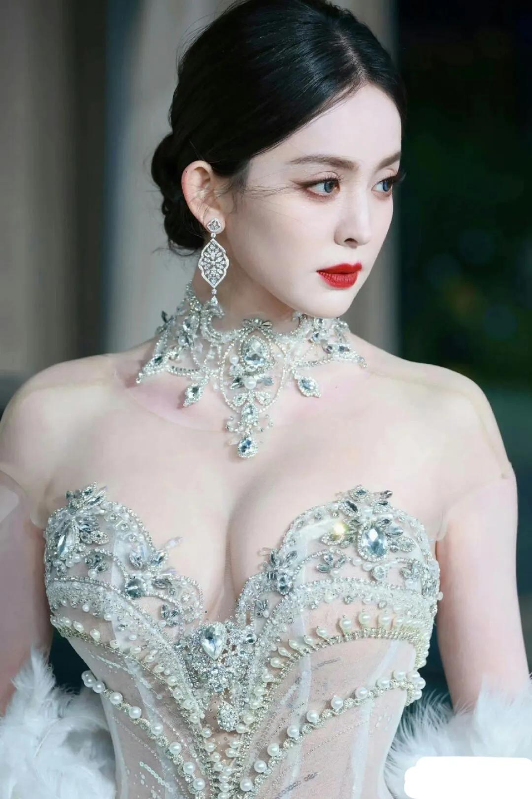 古力娜扎直接美到封神，好美好鲨。