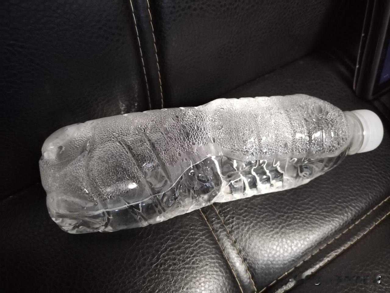 现在，我终于发现
但凡是烧心泛酸都是后背着凉了
说来说去，都是我们的体质偏弱
如