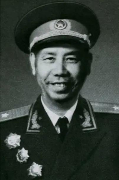 周发田（1911年-1998年），安徽省金寨县人。1928年参加农民赤卫军，19