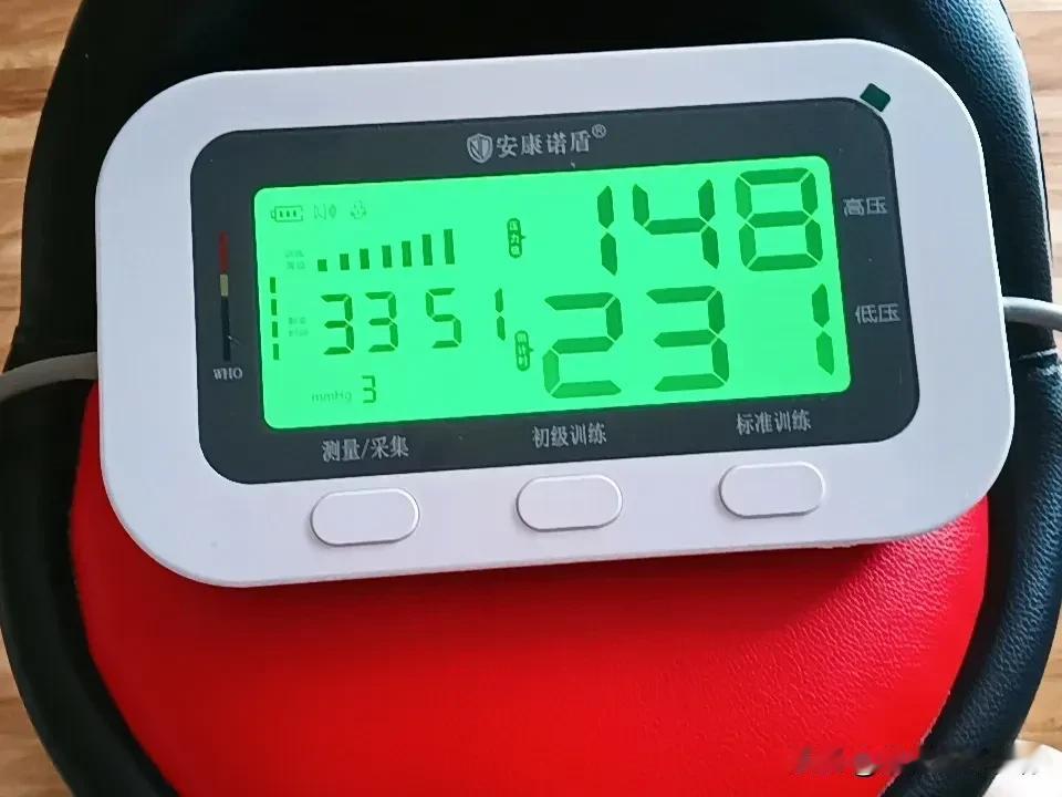 笔者本人常年患有高血压，坚持每晚规律服用降压药。在开展缺血预适应训练前，监测血压