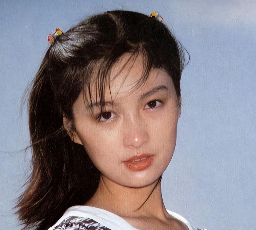 79年下乡插队时，女知青看着我，问我怕不怕黑

「你这样的人，能在夜深人静时看清