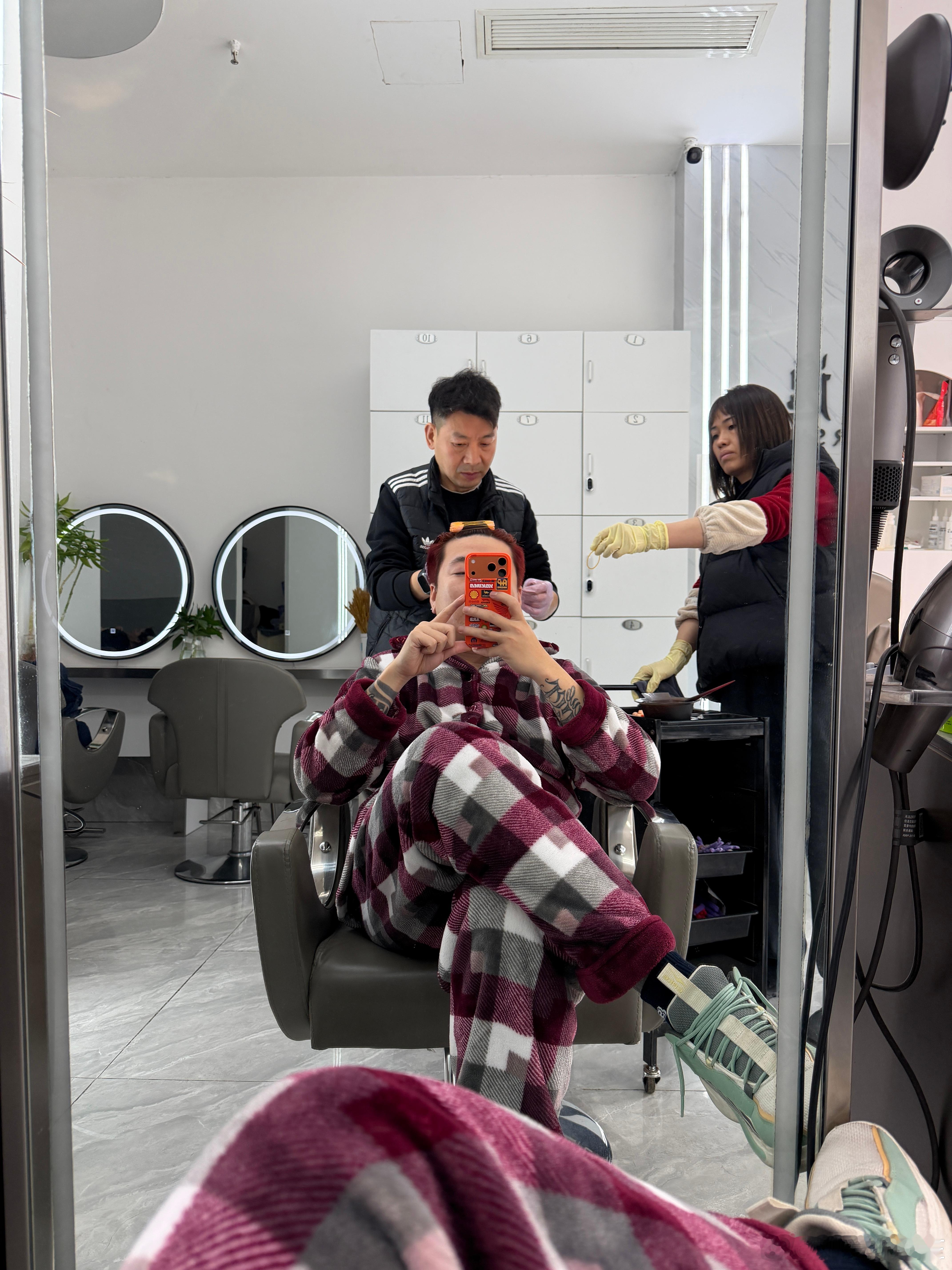 众多睡衣里面最丑的一件 也是我穿最久的 真舒服喝酒纹身抽烟烫头 这NM川渝生活 