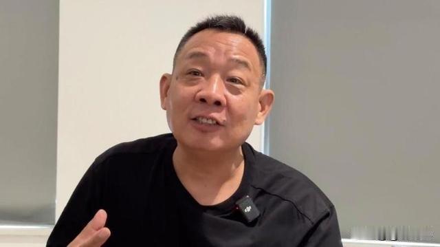 于东来痛批明星扎堆直播带货快钱迷眼，本业荒废；于东来这一炮，炸出的是时代对“专业