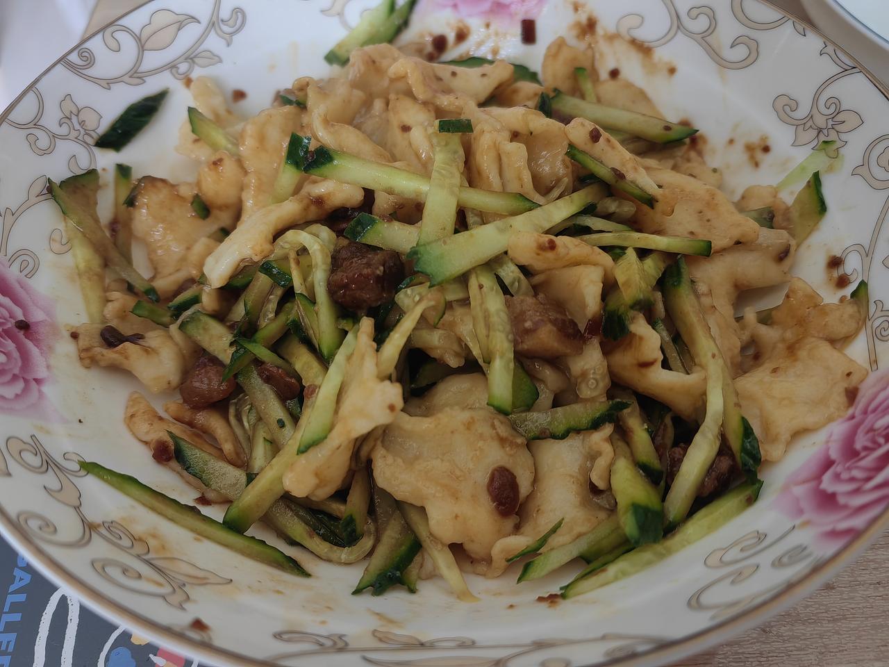 午餐。炸酱揪片