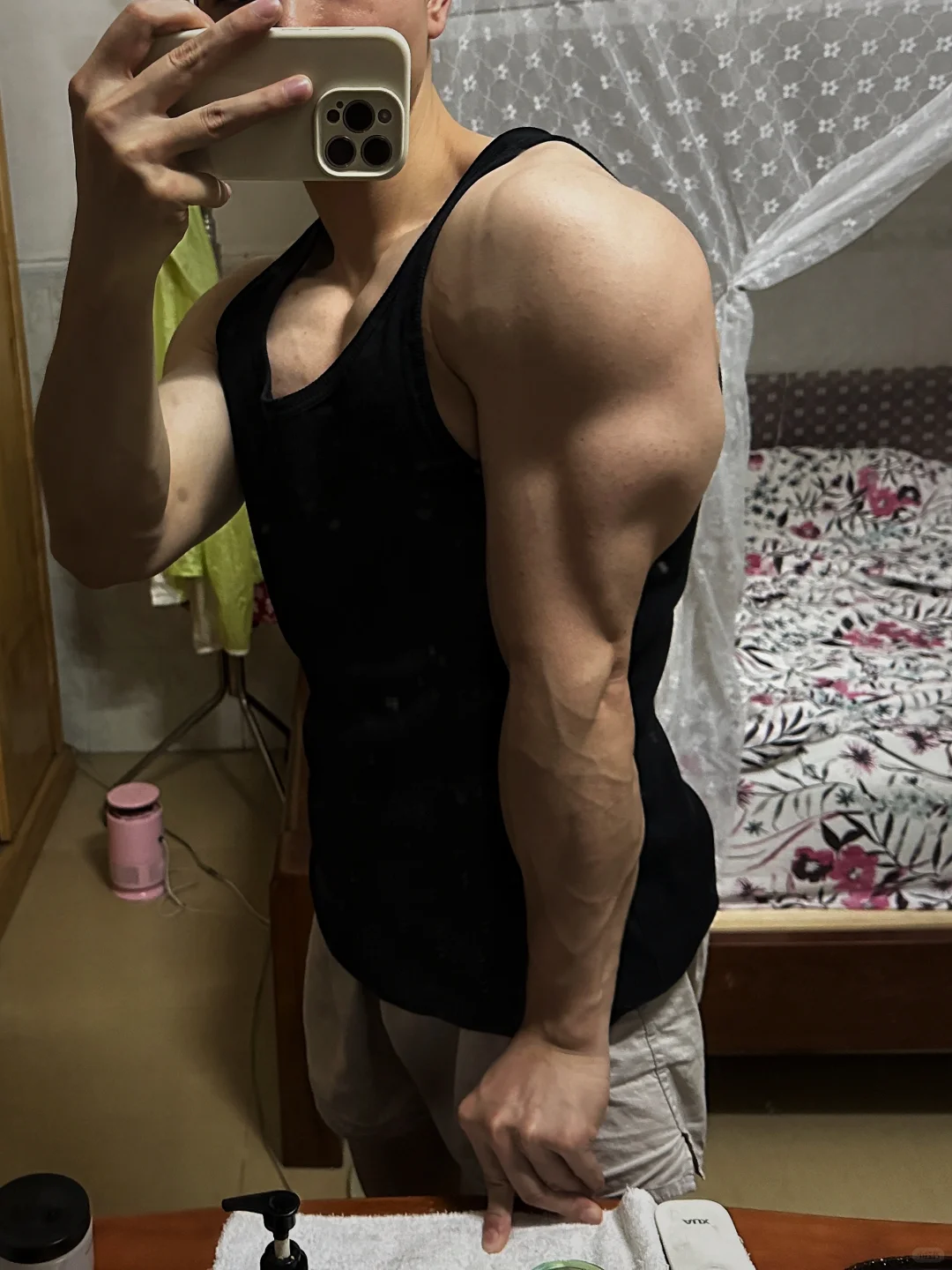 38拍出了48的感觉&手臂也就三头可以看看