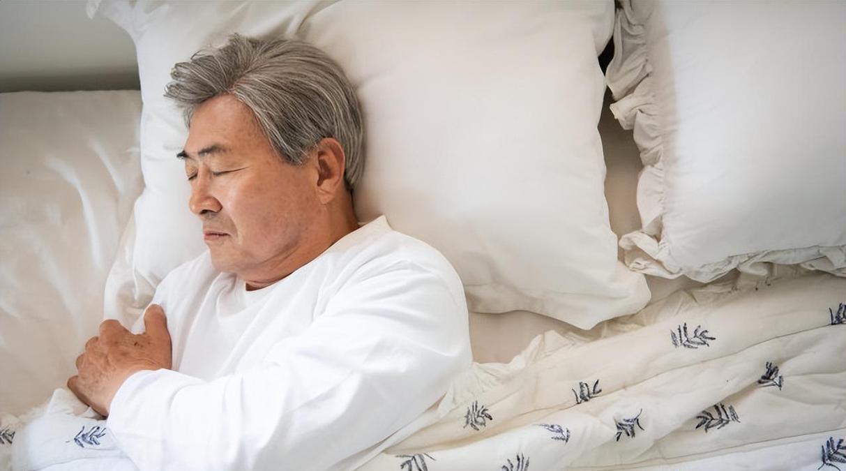 老年午睡健康指南
午睡可能影响寿命！再三提醒：过了60岁，午睡“5不要”得牢记！