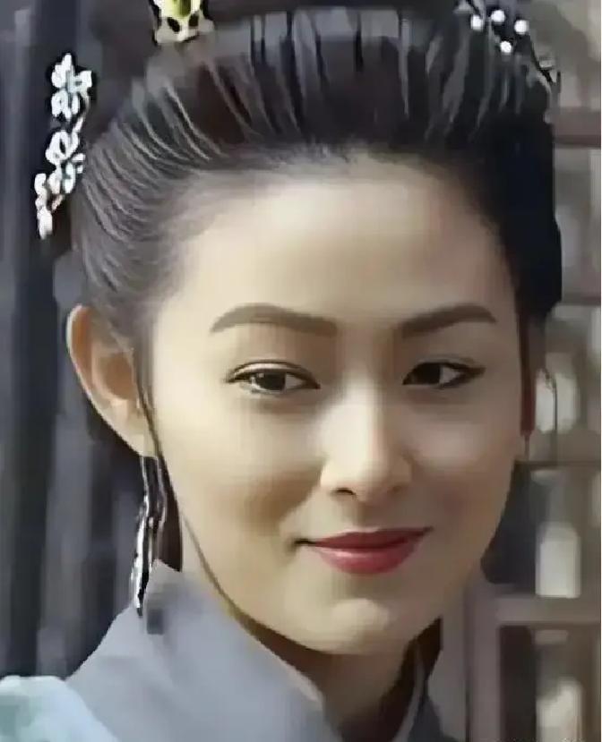 主持人在节目中笑着问王思懿：“当年你演潘金莲时，你老公一点也不吃醋吗？”没想到王