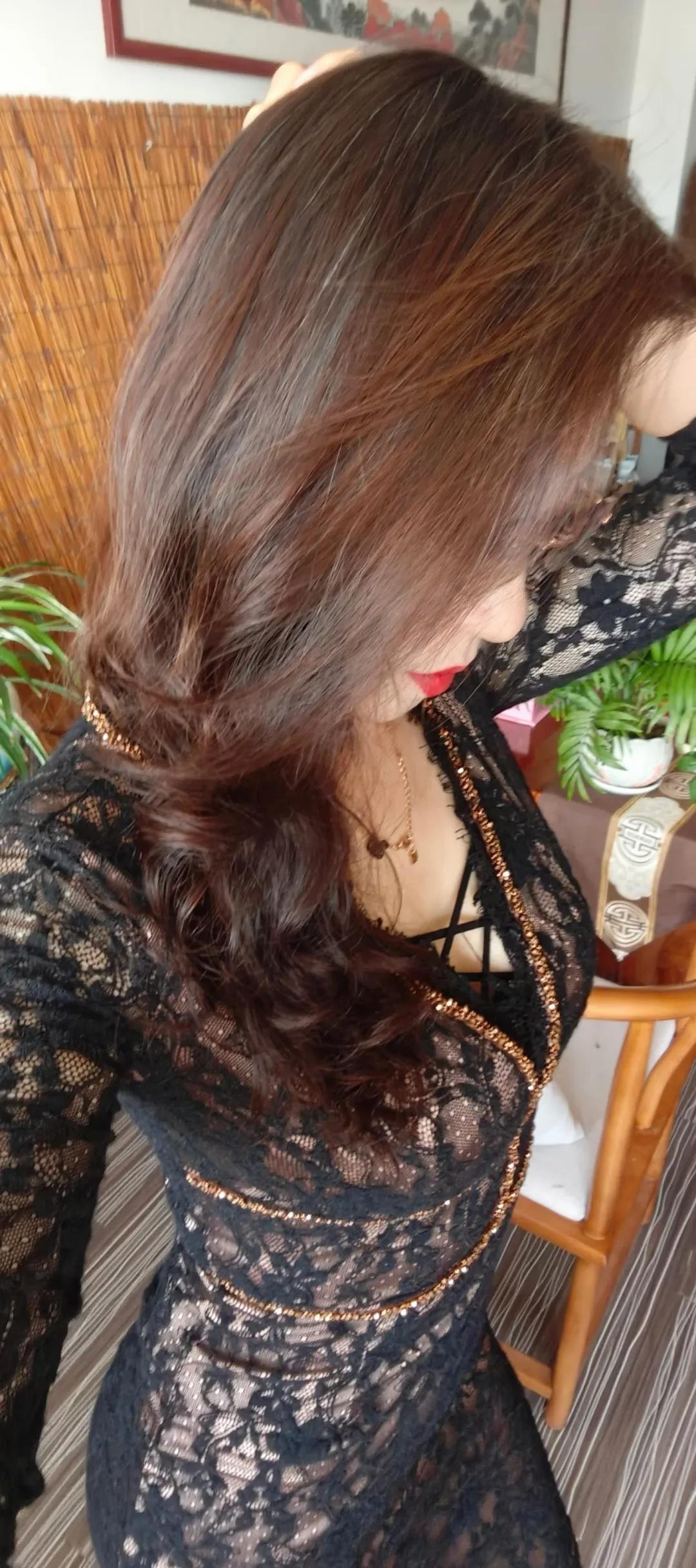 圈子不大，每天守着一间小店。没有复杂的人情世故，只有安稳的日复一日。虽然赚不了大