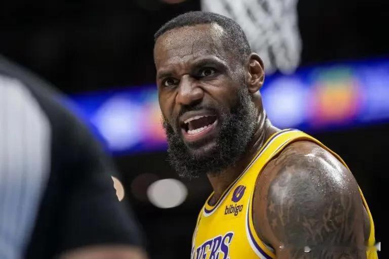 据NBA分析网报道，有内部人士透露詹姆斯出现在了湖人的交易名单中，球队目前战绩一