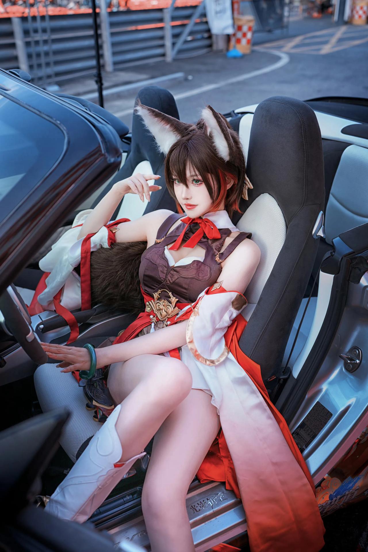 有毛茸茸的耳朵，还有大长腿! 