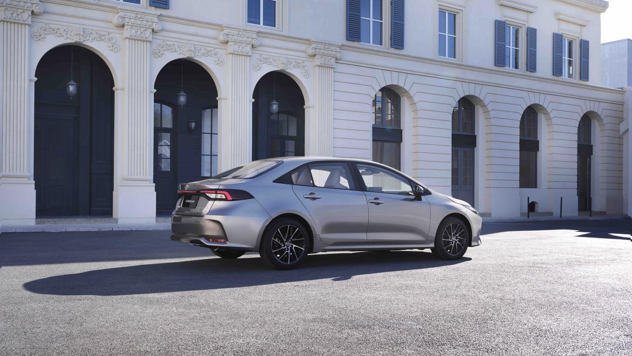 男人什么时候最丢人： 

1、第一：没车不丢人。
2、第二：没房不丢人。 
3.