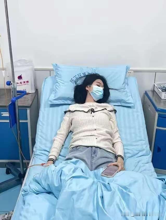 一个17岁的女孩，因为拉肚子去医院，结果肠镜一做，医生沉默了。从肛门口到整个结肠