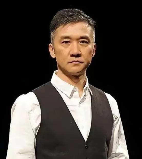 2011年，黄志忠把自己在北京的两套千万房产、200万存款和名下所有车，一把塞给