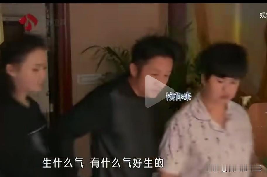 邹市明风光时日子过得也真累，在家不仅哄媳妇，还得哄丈母娘。
        看了