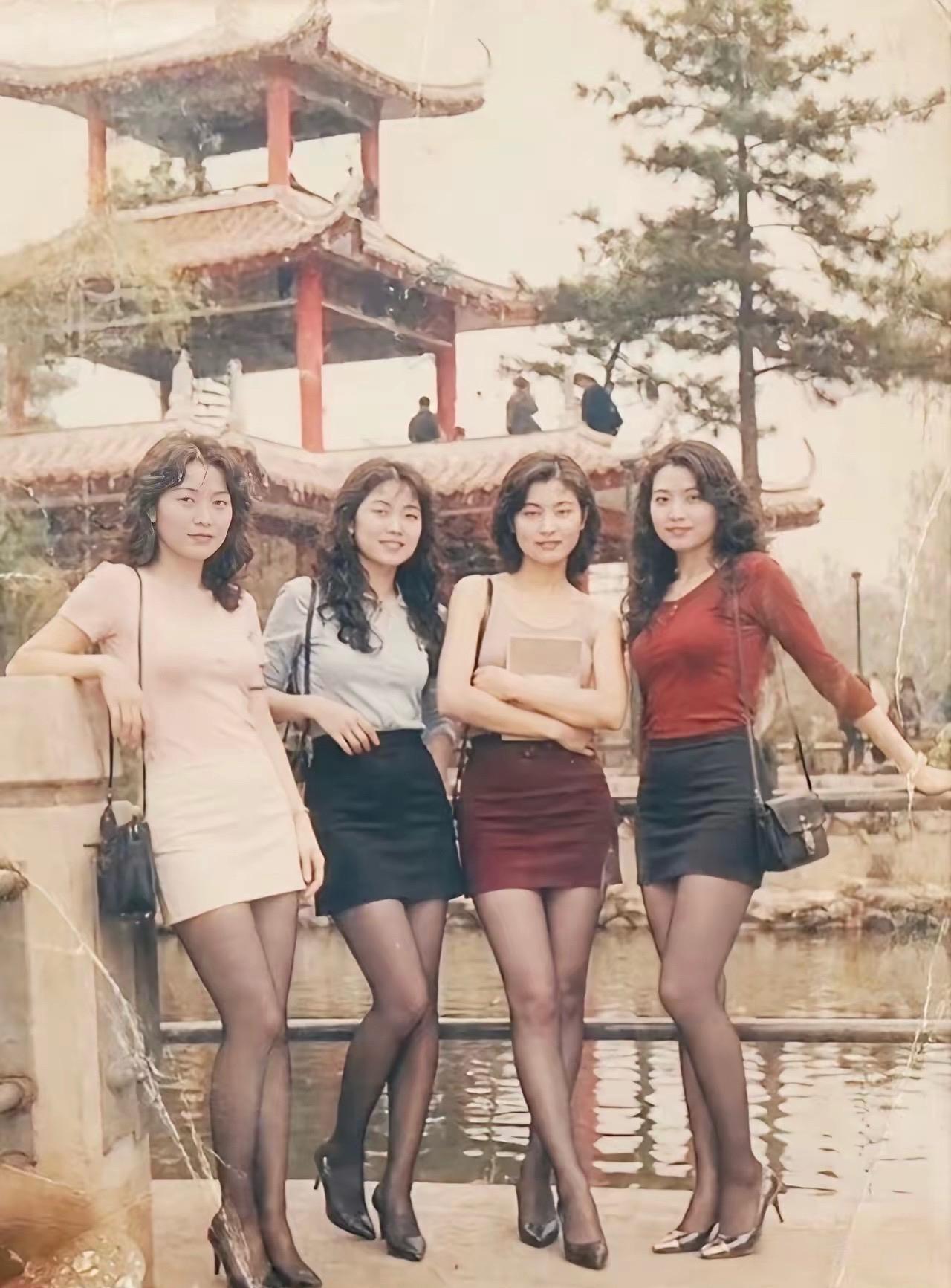 当年厂里的四朵金花，现在你们可否安好？想当年，她们在厂里那可是风光无限。小丽干活