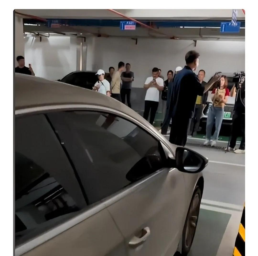 俗话说得理不饶人，这人倒好，没理也不饶人。五六个部门，花了五六天时间，连个占别人