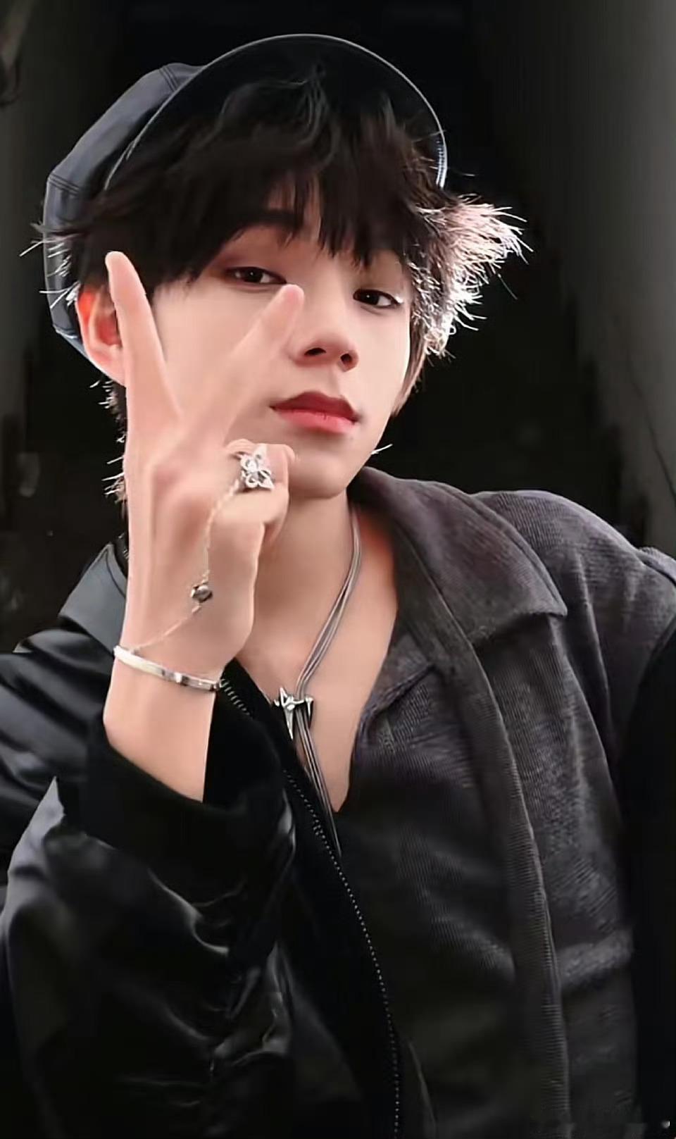 王橹杰真的越长越帅了 