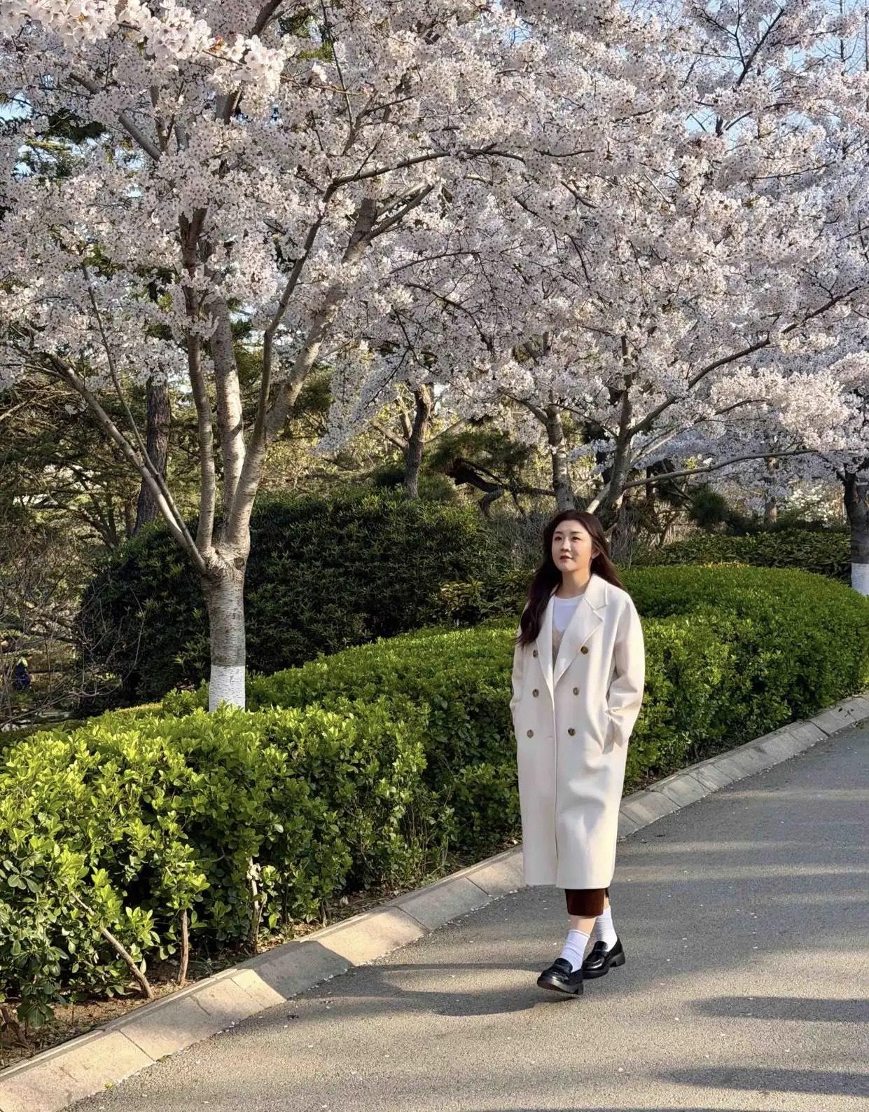 陈梦现身中山公园！青岛樱花会开启春日顶流模式

4月8日，乒乓球奥运冠军陈梦惊喜