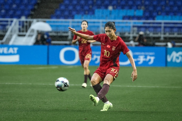 #王妍雯有望顶替王霜出场#今天18时，女足亚洲杯半决赛，中国女足将在珀斯体育场挑