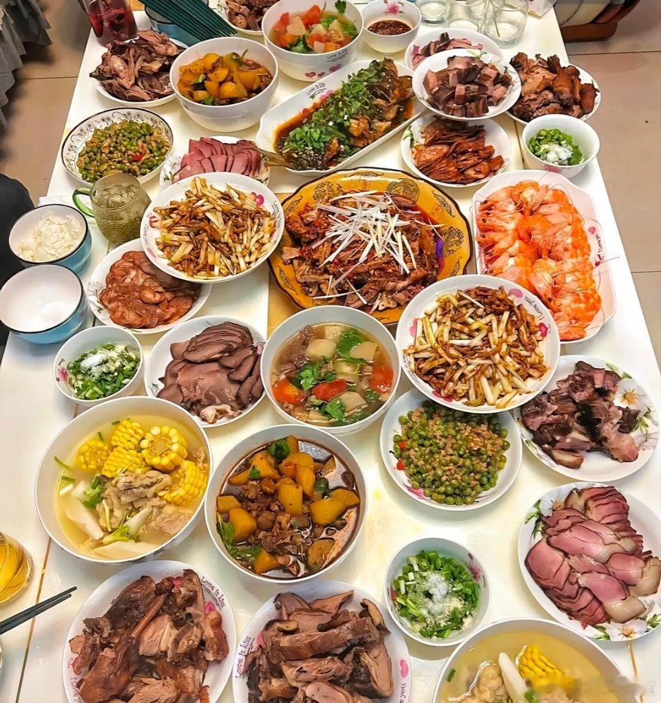 我也晒晒妈妈做的年夜饭妈妈做了一桌预制菜年夜饭  用智搜高效过大年妈妈做了一桌预