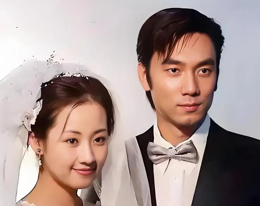 那年，林依轮跟妻子提出离婚，转身就娶了年轻貌美的超模西华，还十分信任地拿出 60