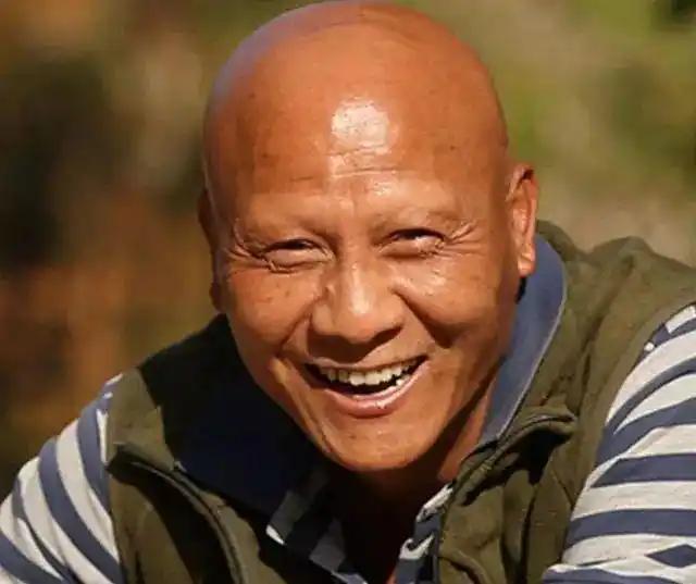 [微风]1991年，计春华在“林则徐炮台”旅游时，刚准备下山，突然迎面走来两个便