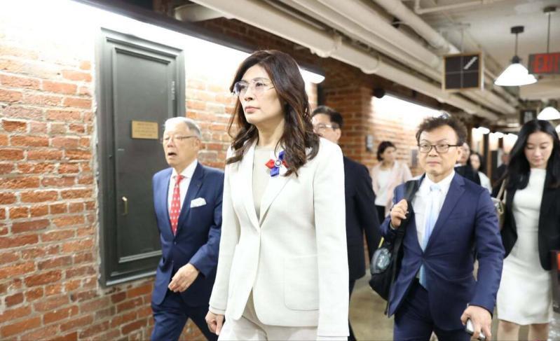 6月12日，郑丽文表示：“国民党很认真在考虑提出国民党版的防务相关法案，国民党虽