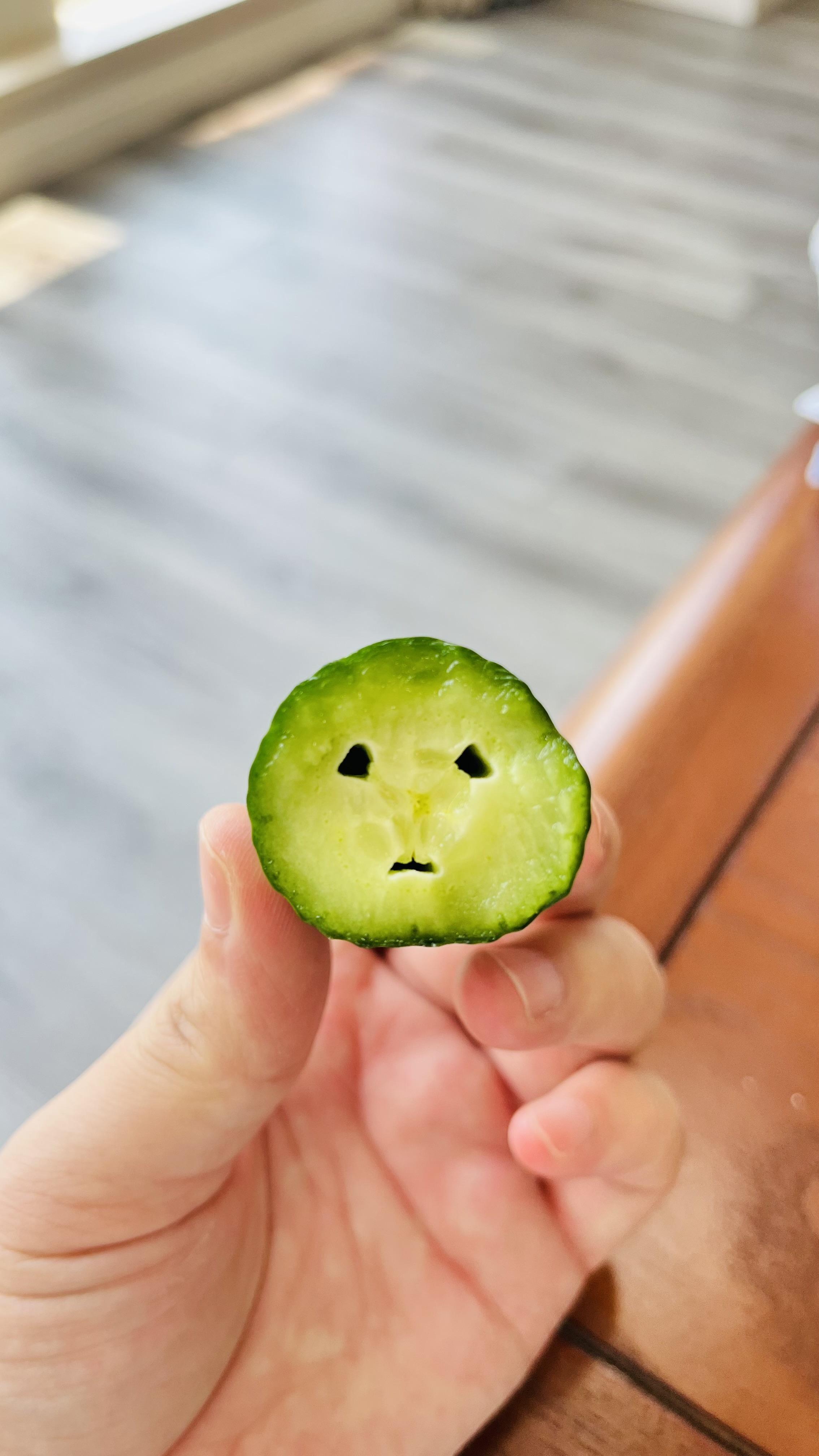 每天一条冷知识 黄瓜作为一种葫芦科作物，它的雌花和雄花是分开的。只有雌花才能发育